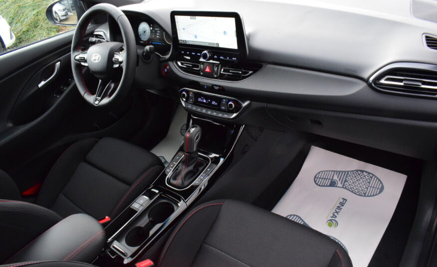 HYUNDAI i30 WAGEN N-LINE 1.5T-GDI 140pk aut. – NAVI – FULL LED – CAMERA – ZETELVERWARMING – 18″ ALU – NIEUW