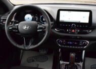 HYUNDAI i30 WAGEN N-LINE 1.5T-GDI 140pk aut. – NAVI – FULL LED – CAMERA – ZETELVERWARMING – 18″ ALU – NIEUW