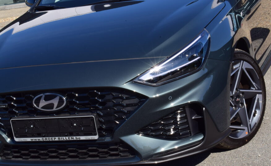 HYUNDAI i30 WAGEN N-LINE 1.5T-GDI 140pk aut. – NAVI – FULL LED – CAMERA – ZETELVERWARMING – 18″ ALU – NIEUW