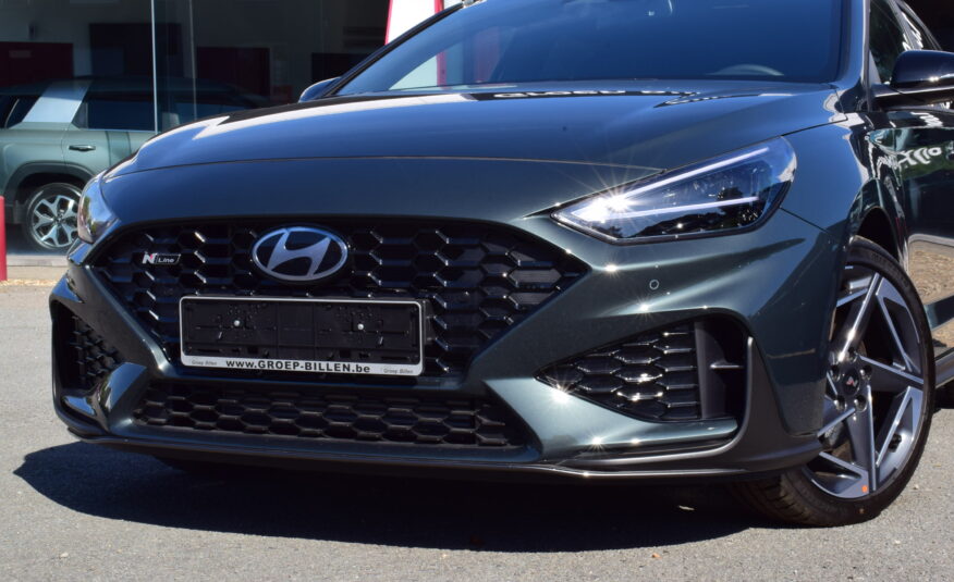 HYUNDAI i30 WAGEN N-LINE 1.5T-GDI 140pk aut. – NAVI – FULL LED – CAMERA – ZETELVERWARMING – 18″ ALU – NIEUW