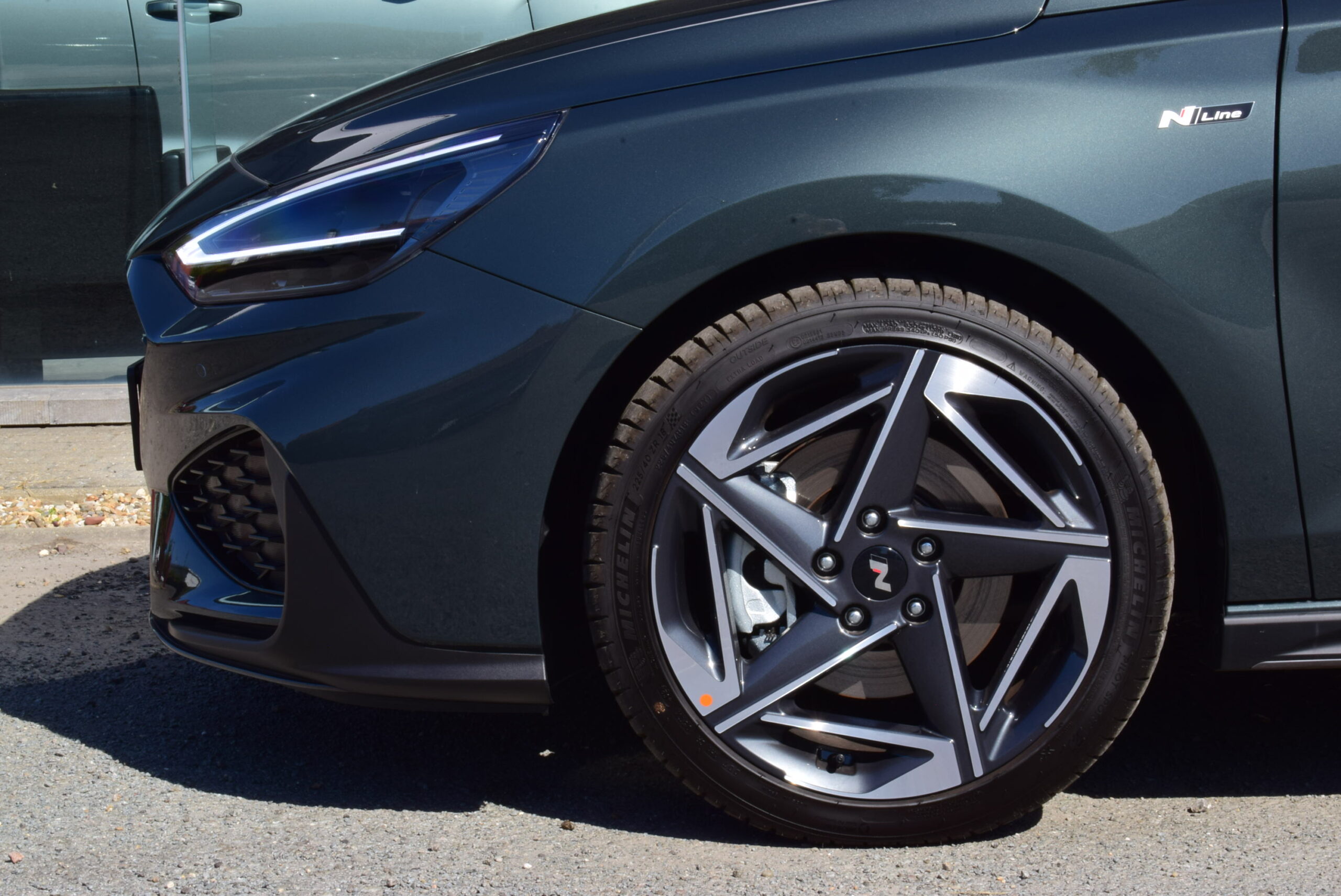 HYUNDAI i30 WAGEN N-LINE 1.5T-GDI 140pk aut. – NAVI – FULL LED – CAMERA – ZETELVERWARMING – 18″ ALU – VERKOCHT