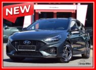 HYUNDAI i30 WAGEN N-LINE 1.5T-GDI 140pk aut. – NAVI – FULL LED – CAMERA – ZETELVERWARMING – 18″ ALU – NIEUW