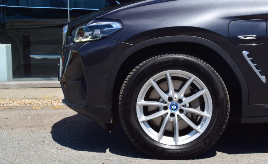 BMW X3 30e PHEV SPORTZETELS – LEDER – NAVI – LED – 360° CAM – 73.000km – FACELIFT