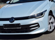 VOLKSWAGEN GOLF VIII 1.5Tsi CARPLAY – AMBIENT LIGHT – CAMERA – ZETELVERWARMING – NIEUW