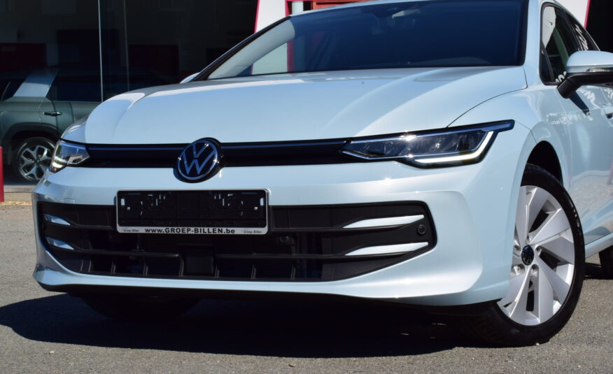 VOLKSWAGEN GOLF VIII 1.5Tsi CARPLAY – AMBIENT LIGHT – CAMERA – ZETELVERWARMING – NIEUW