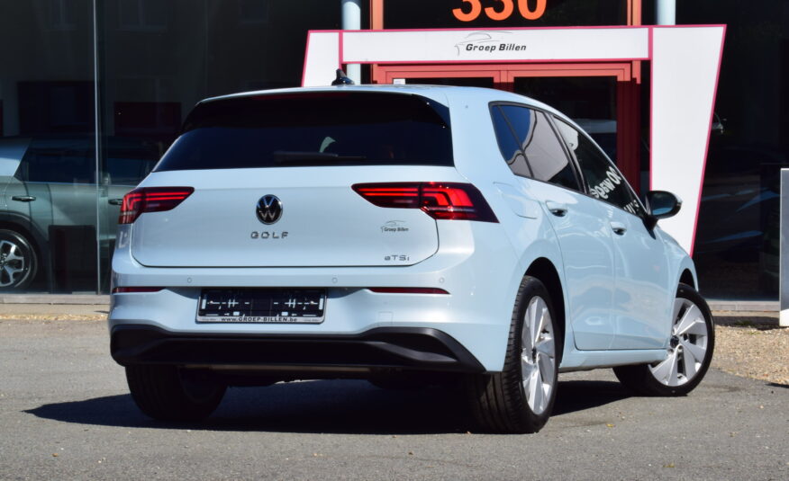 VOLKSWAGEN GOLF VIII 1.5Tsi CARPLAY – AMBIENT LIGHT – CAMERA – ZETELVERWARMING – NIEUW