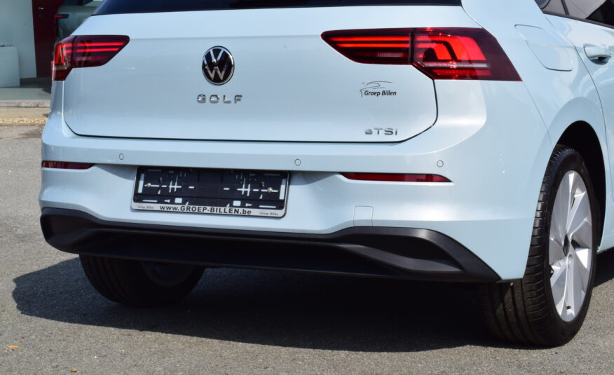 VOLKSWAGEN GOLF VIII 1.5Tsi CARPLAY – AMBIENT LIGHT – CAMERA – ZETELVERWARMING – NIEUW