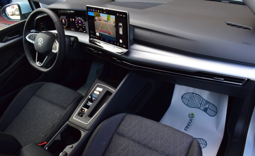 VOLKSWAGEN GOLF VIII 1.5Tsi CARPLAY – AMBIENT LIGHT – CAMERA – ZETELVERWARMING – NIEUW
