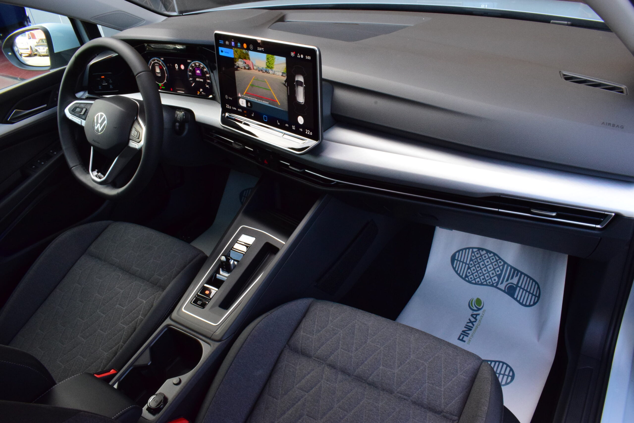 VOLKSWAGEN GOLF VIII 1.5Tsi CARPLAY – AMBIENT LIGHT – CAMERA – ZETELVERWARMING – NIEUW