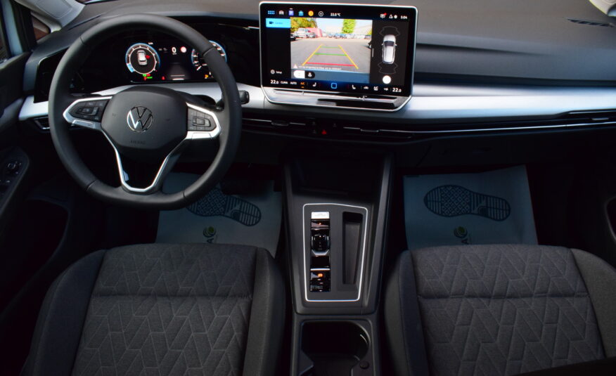 VOLKSWAGEN GOLF VIII 1.5Tsi CARPLAY – AMBIENT LIGHT – CAMERA – ZETELVERWARMING – NIEUW