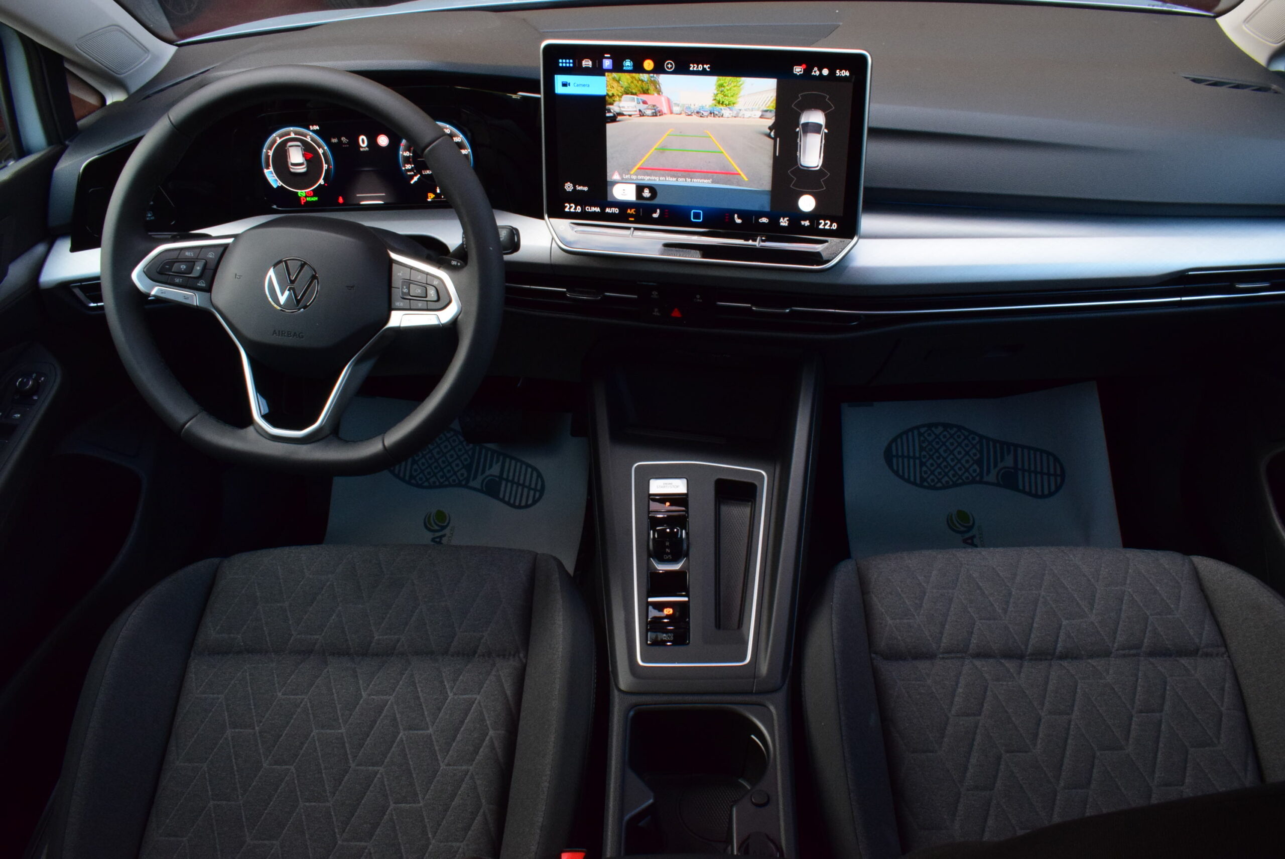 VOLKSWAGEN GOLF VIII 1.5Tsi CARPLAY – AMBIENT LIGHT – CAMERA – ZETELVERWARMING – NIEUW
