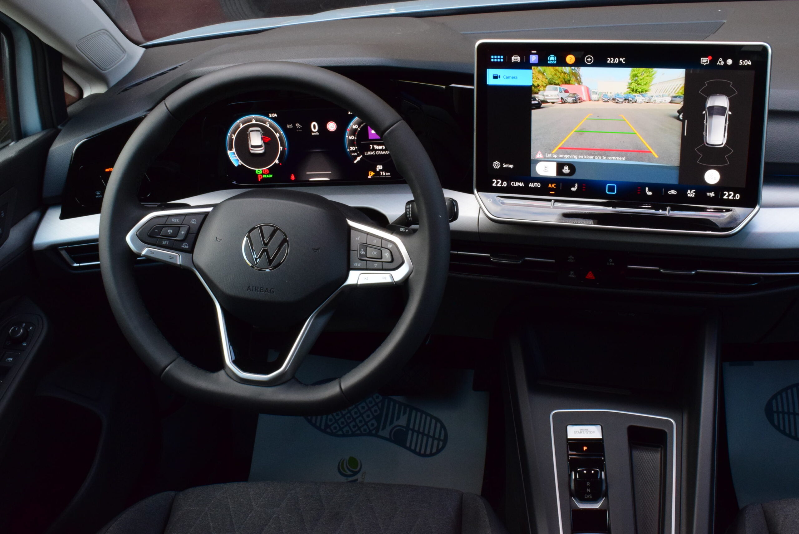 VOLKSWAGEN GOLF VIII 1.5Tsi CARPLAY – AMBIENT LIGHT – CAMERA – ZETELVERWARMING – NIEUW