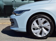 VOLKSWAGEN GOLF VIII 1.5Tsi CARPLAY – AMBIENT LIGHT – CAMERA – ZETELVERWARMING – NIEUW