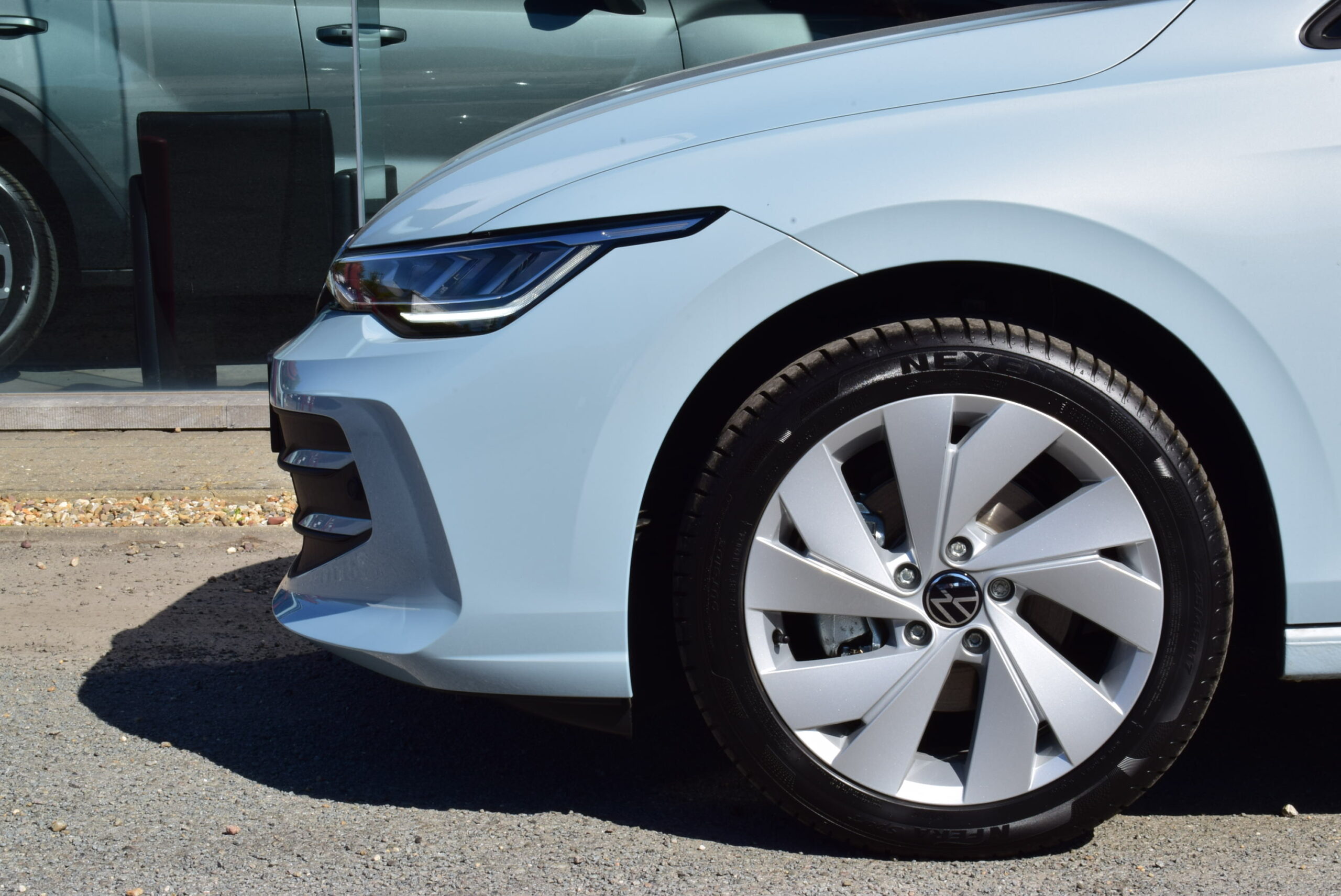 VOLKSWAGEN GOLF VIII 1.5Tsi CARPLAY – AMBIENT LIGHT – CAMERA – ZETELVERWARMING – NIEUW