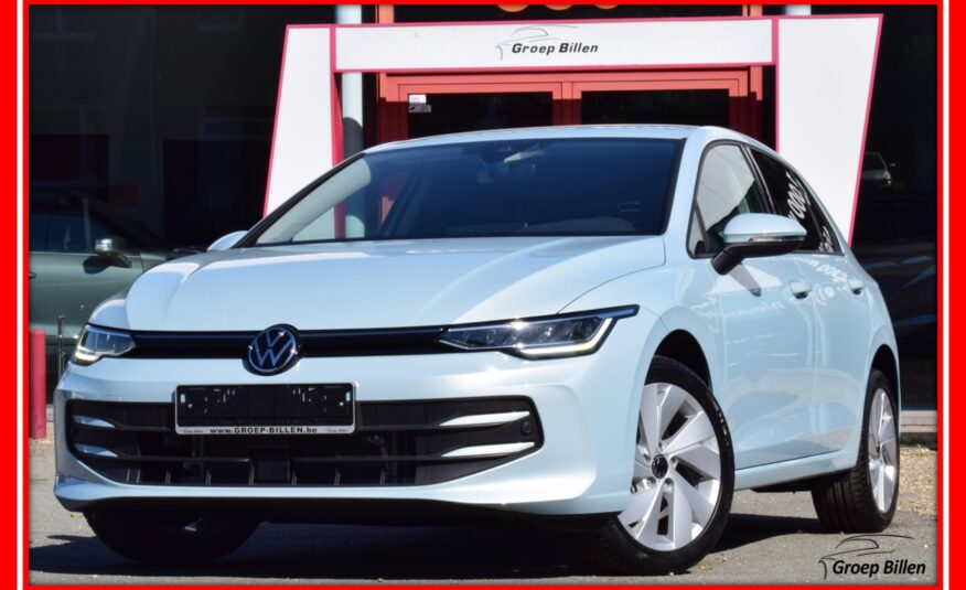 VOLKSWAGEN GOLF VIII 1.5Tsi CARPLAY – AMBIENT LIGHT – CAMERA – ZETELVERWARMING – NIEUW