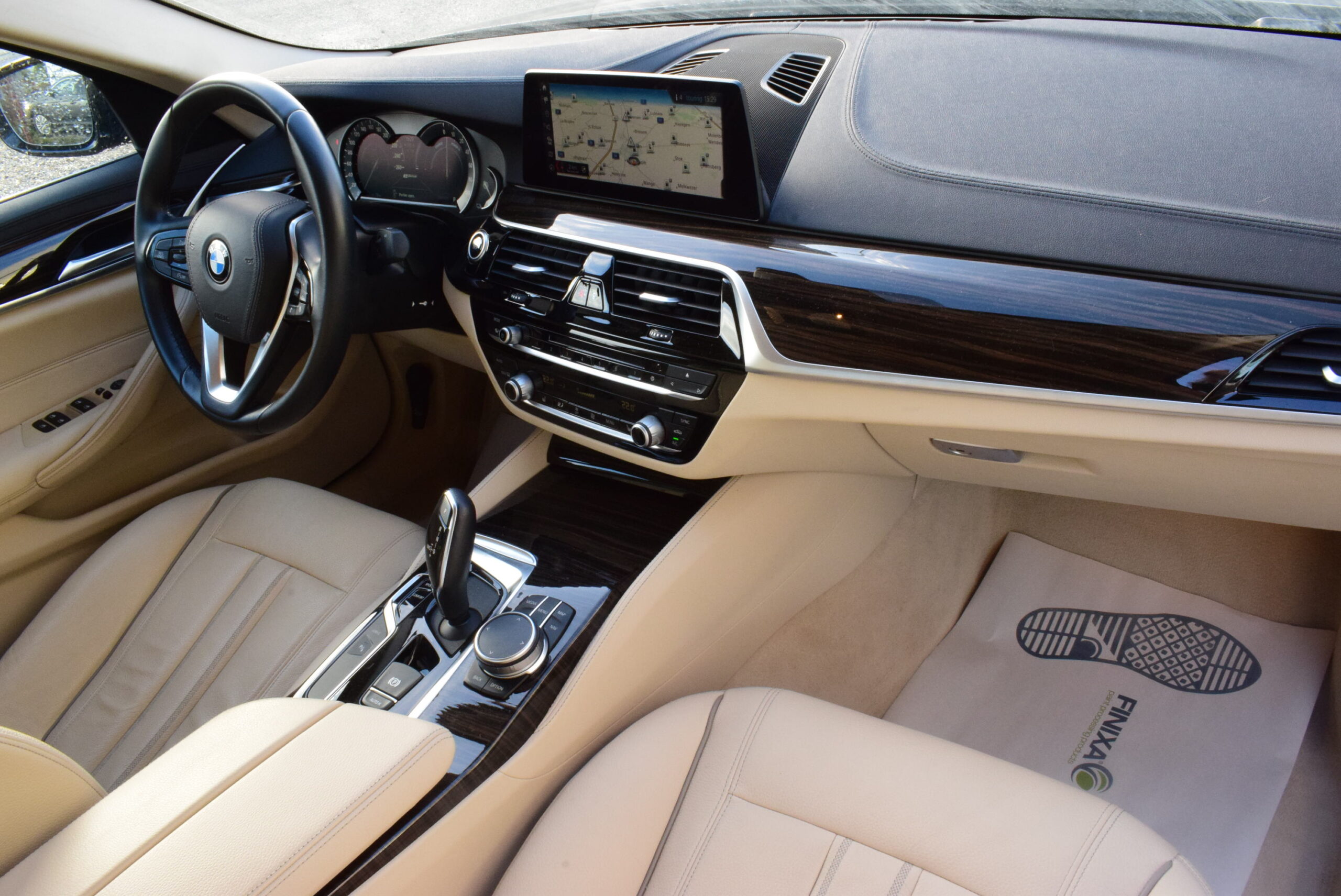 BMW 530eA PHEV LUXURY LINE – LEDER – NAVI – FULL LED – ZETELVERW. – AMBIENT LIGHT