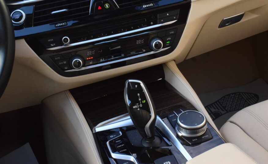 BMW 530eA PHEV LUXURY LINE – LEDER – NAVI – FULL LED – ZETELVERW. – AMBIENT LIGHT