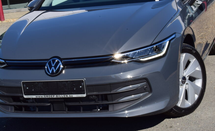 VOLKSWAGEN GOLF VIII 1.5Tsi CARPLAY – AMBIENT LIGHT – CAMERA – ZETELVERWARMING – NIEUW