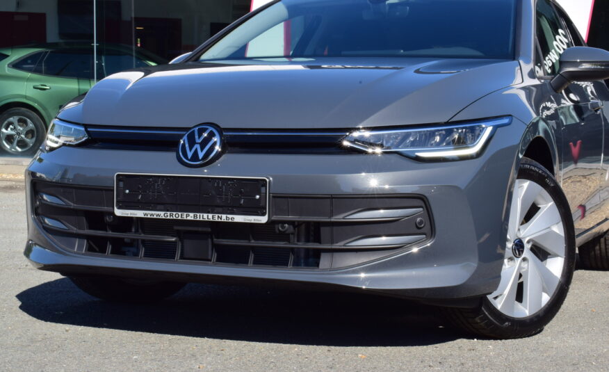 VOLKSWAGEN GOLF VIII 1.5Tsi CARPLAY – AMBIENT LIGHT – CAMERA – ZETELVERWARMING – NIEUW