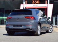 VOLKSWAGEN GOLF VIII 1.5Tsi CARPLAY – AMBIENT LIGHT – CAMERA – ZETELVERWARMING – NIEUW