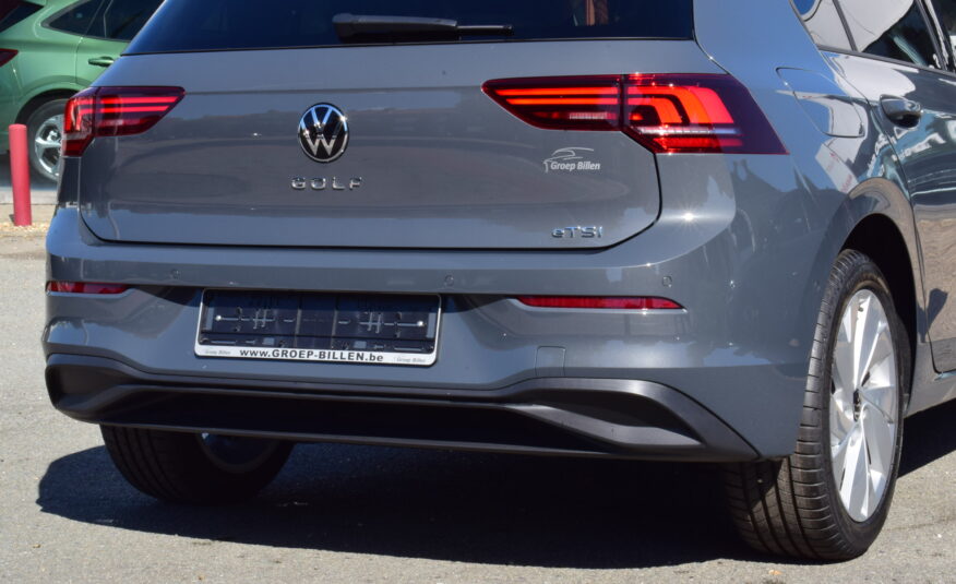 VOLKSWAGEN GOLF VIII 1.5Tsi CARPLAY – AMBIENT LIGHT – CAMERA – ZETELVERWARMING – NIEUW