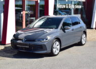 VOLKSWAGEN GOLF VIII 1.5Tsi CARPLAY – AMBIENT LIGHT – CAMERA – ZETELVERWARMING – NIEUW