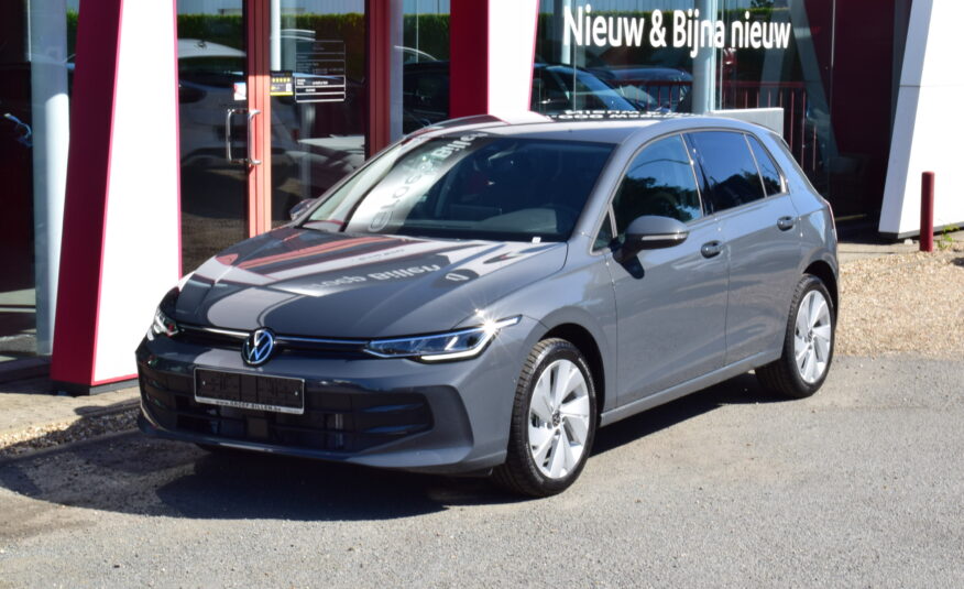 VOLKSWAGEN GOLF VIII 1.5Tsi CARPLAY – AMBIENT LIGHT – CAMERA – ZETELVERWARMING – NIEUW