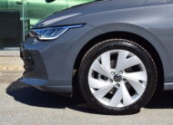 VOLKSWAGEN GOLF VIII 1.5Tsi CARPLAY – AMBIENT LIGHT – CAMERA – ZETELVERWARMING – NIEUW