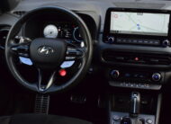 HYUNDAI KONA N 2.0T-GDi 280pk – 1/2 LEDER – NAVI – OPEN DAK – LED – CAMERA – HUD – ELEKTRISCHE ZETELS
