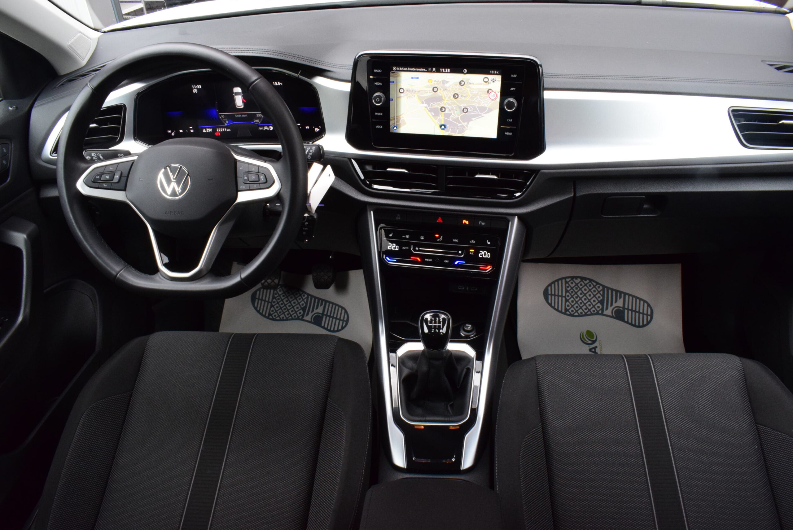 VOLKSWAGEN T-ROC 1.0TSi 115pk – NAVIGATIE – LED – PDC – ZETELVERWARMING – 24 MAANDEN GARANTIE