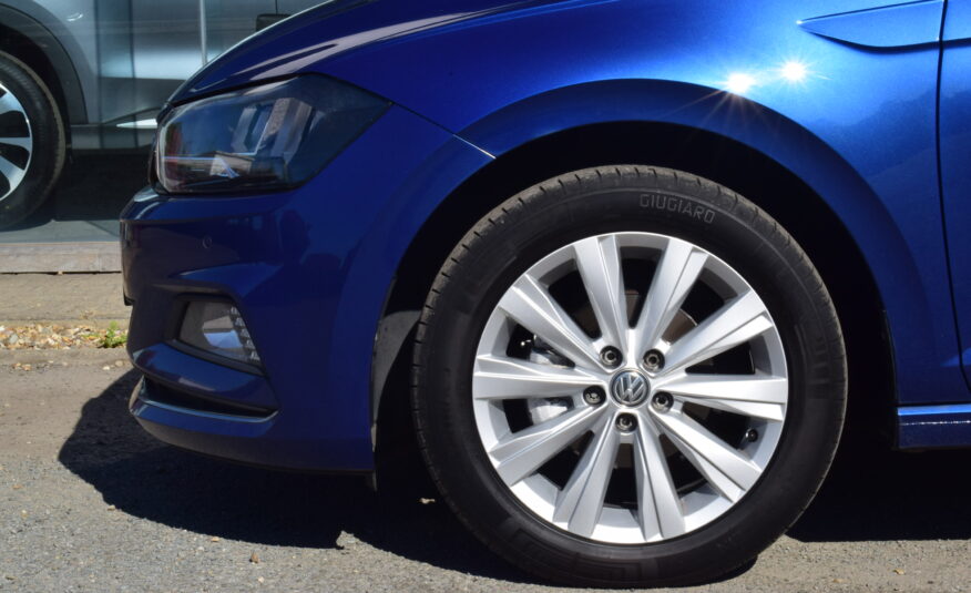 VOLKSWAGEN POLO 1.0TSi CARPLAY – ALU – CAMERA – PDC – GARANTIE – VERKOCHT