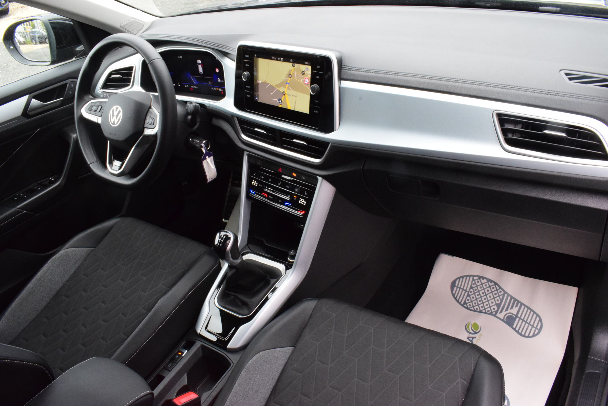 Volkswagen T-ROC 1.0TSi 115pk – NAVIGATIE-  FULL LED – 1/2 LEDER – 17″ ALU – 16.000km – 2 JAAR GARANTIE