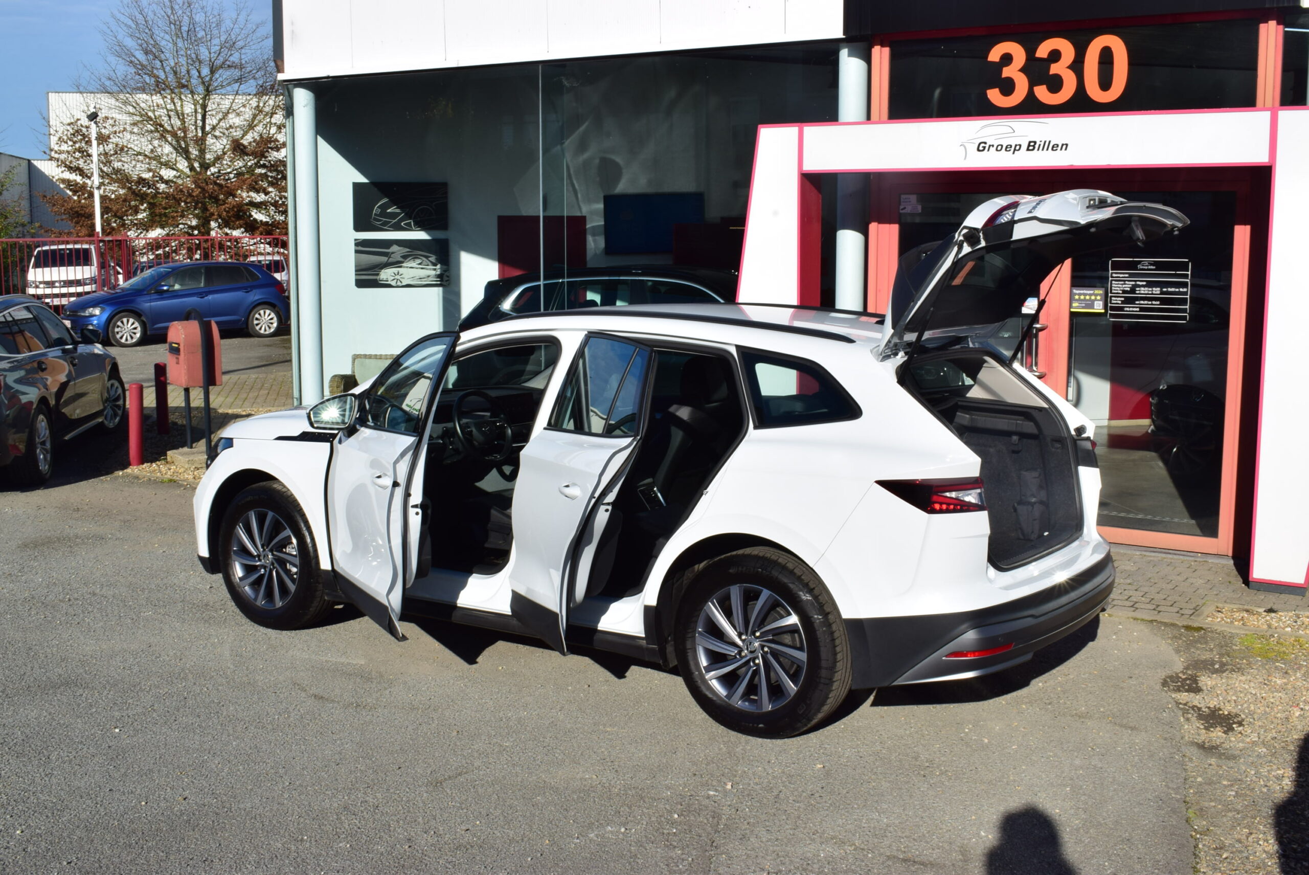 SKODA ENYAQ 55kWh 148pk – 1/2 LEDER – FULL LED – CARPLAY – ZETELVERWARMING – AMBIENT LIGHT – 17.000km