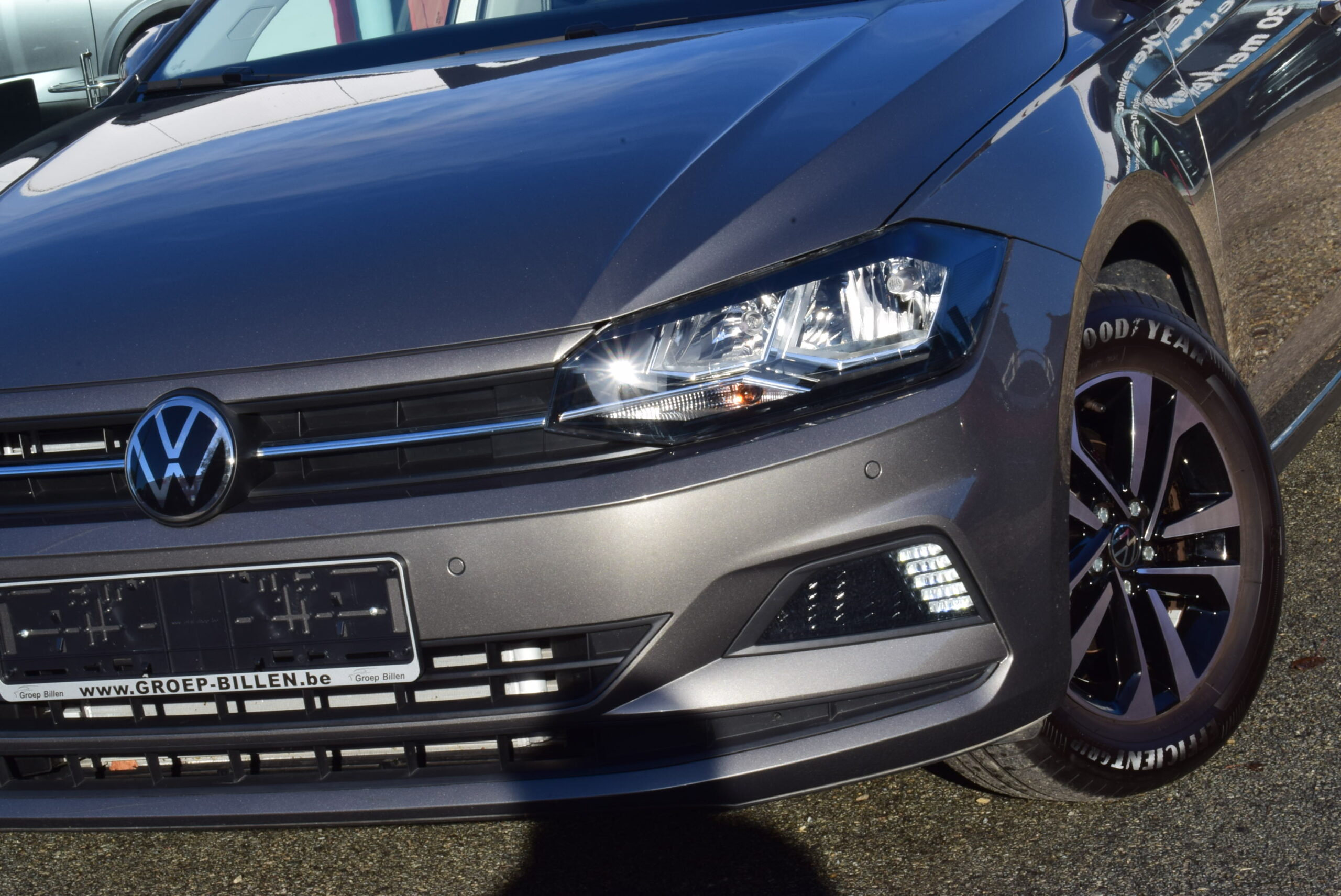 VOLKSWAGEN POLO 1.0TSi aut. CARPLAY – PDC v/a – ALU – 6.000km – VERKOCHT