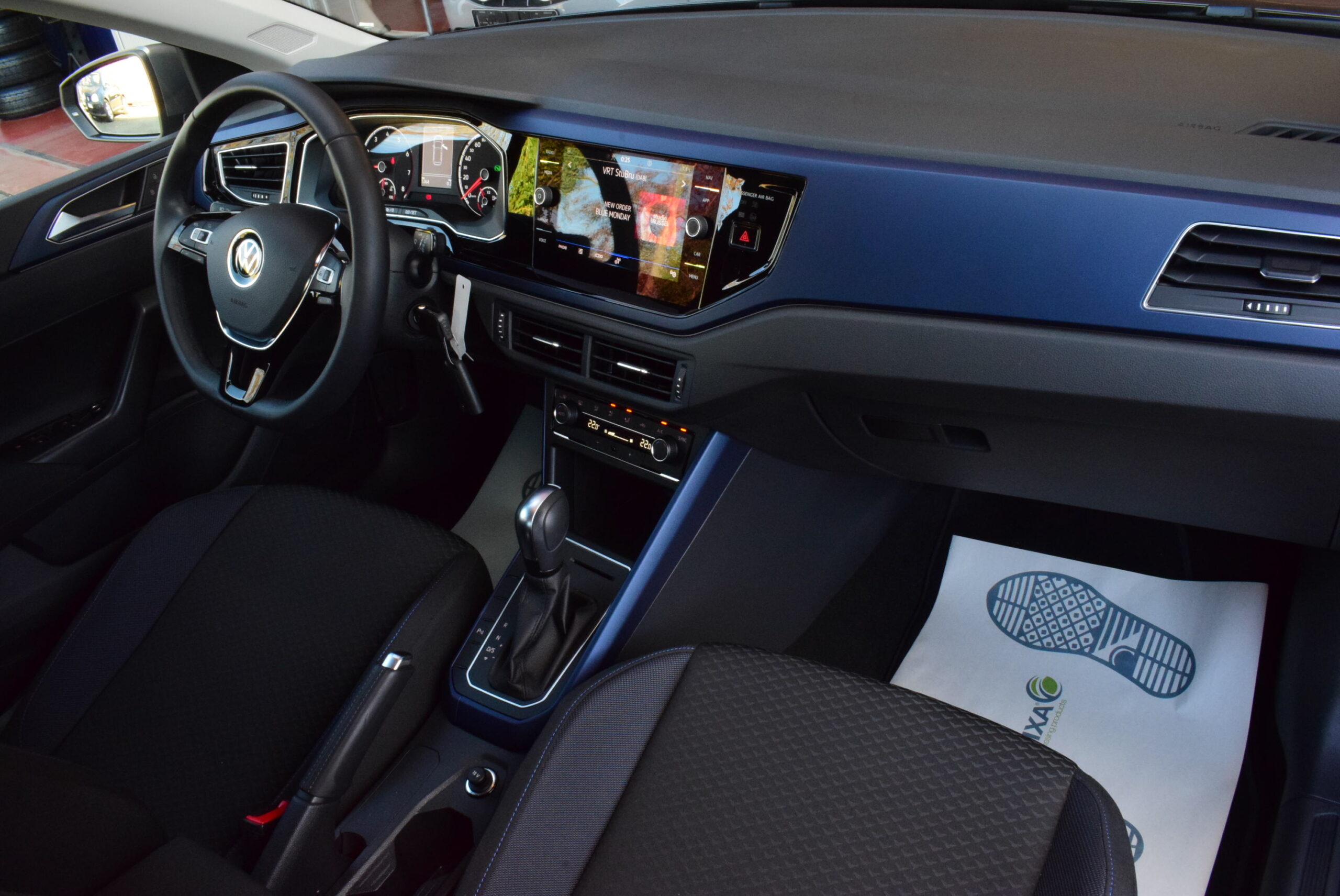 VOLKSWAGEN POLO 1.0TSi aut. CARPLAY – PDC v/a – ALU – 6.000km – VERKOCHT