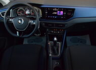 VOLKSWAGEN POLO 1.0TSi aut. CARPLAY – PDC v/a – ALU – 6.000km – VERKOCHT