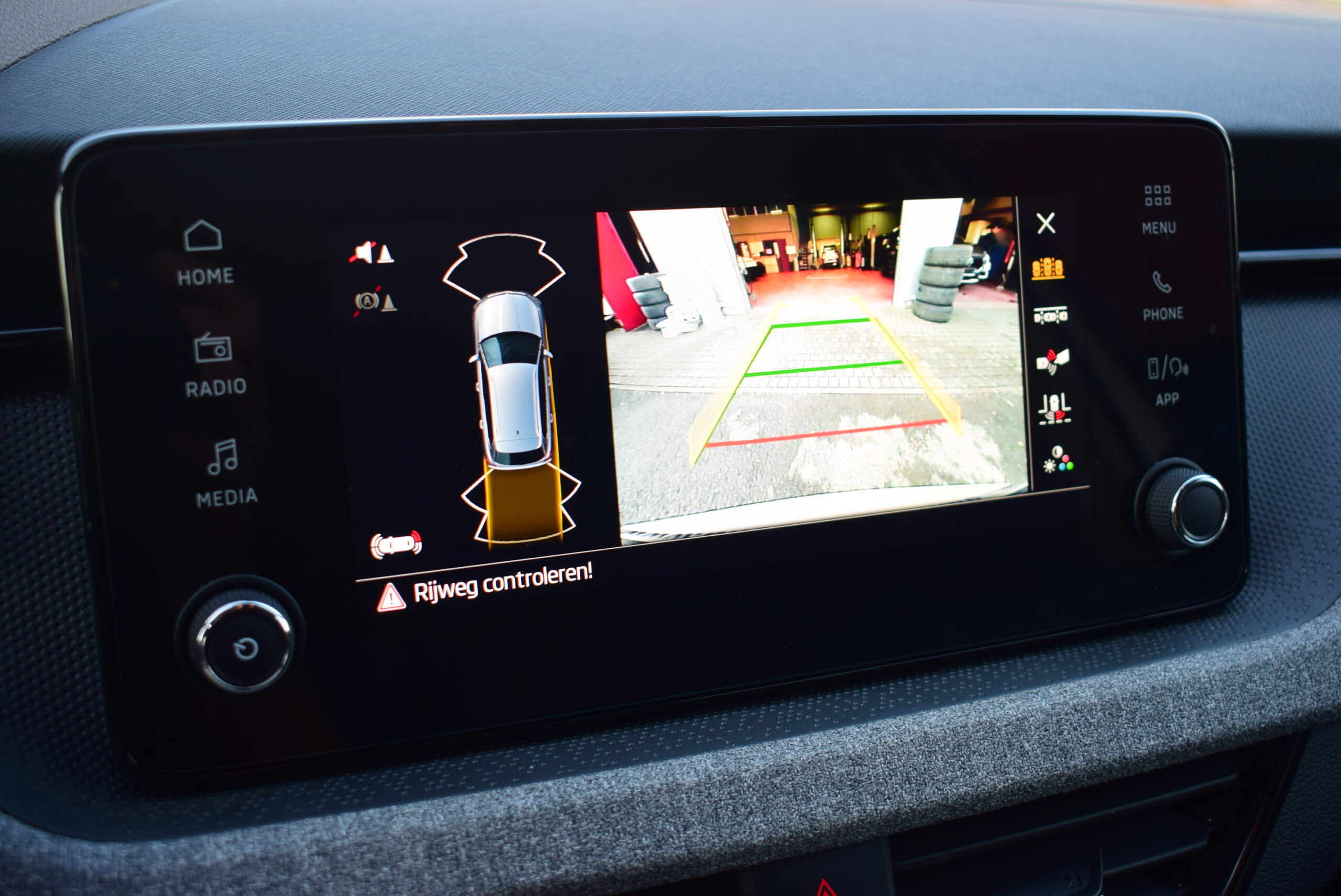 SKODA KAMIQ 1500TSi 150pk – CARPLAY – LED – CAMERA – ZETELVERWARMING – 19.000km