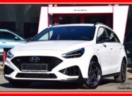 HYUNDAI i30 WAGEN N-LINE 1.5T-GDI 140pk aut. – NAVI – FULL LED – CAMERA – ZETELVERWARMING – 18″ ALU – NIEUW