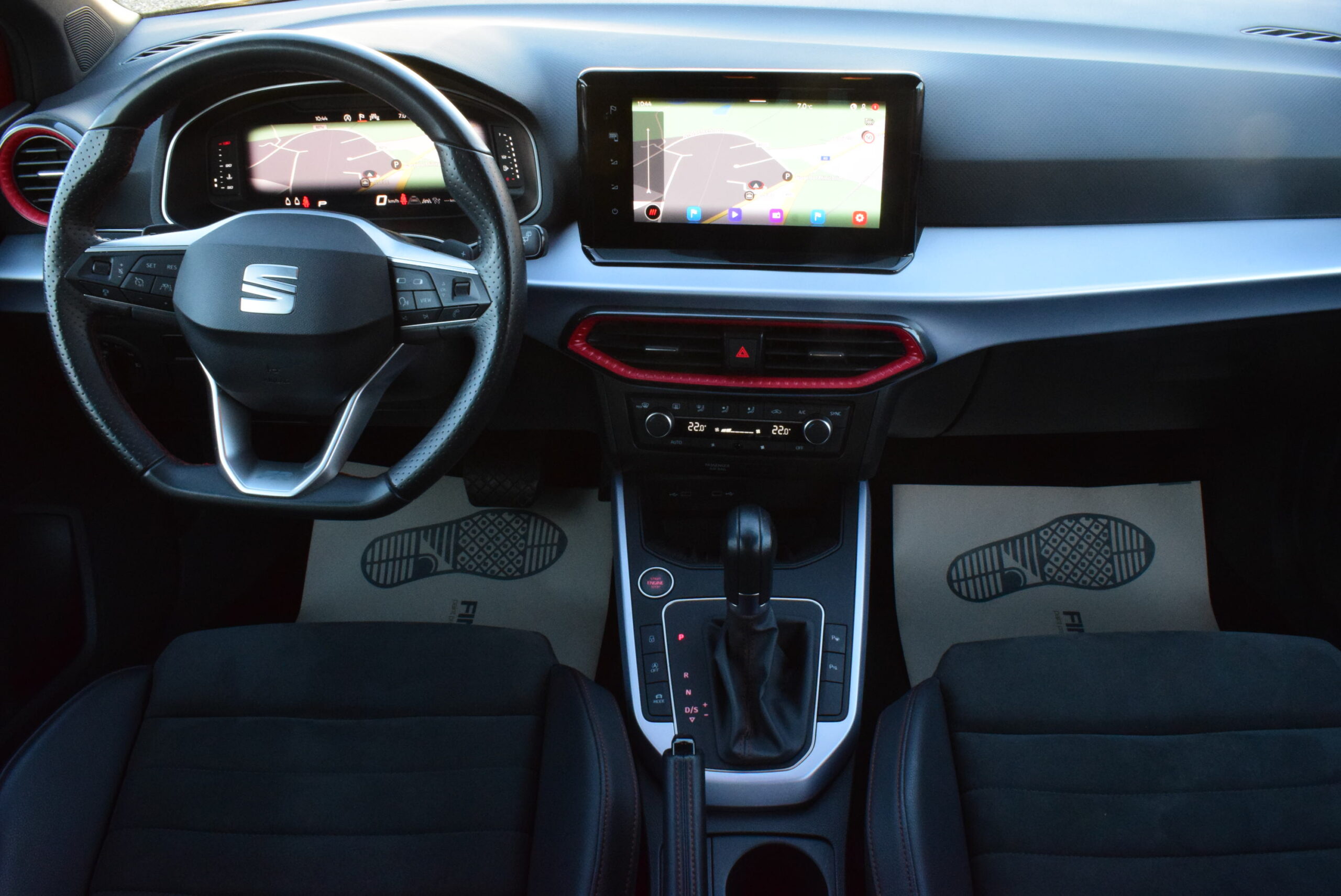 SEAT ARONA FR XL 1.5TSi DSG LEDER/ALCANTARA – NAVI – FULL LED – KEYLESS – CAMERA – AMBIENT LIGHT