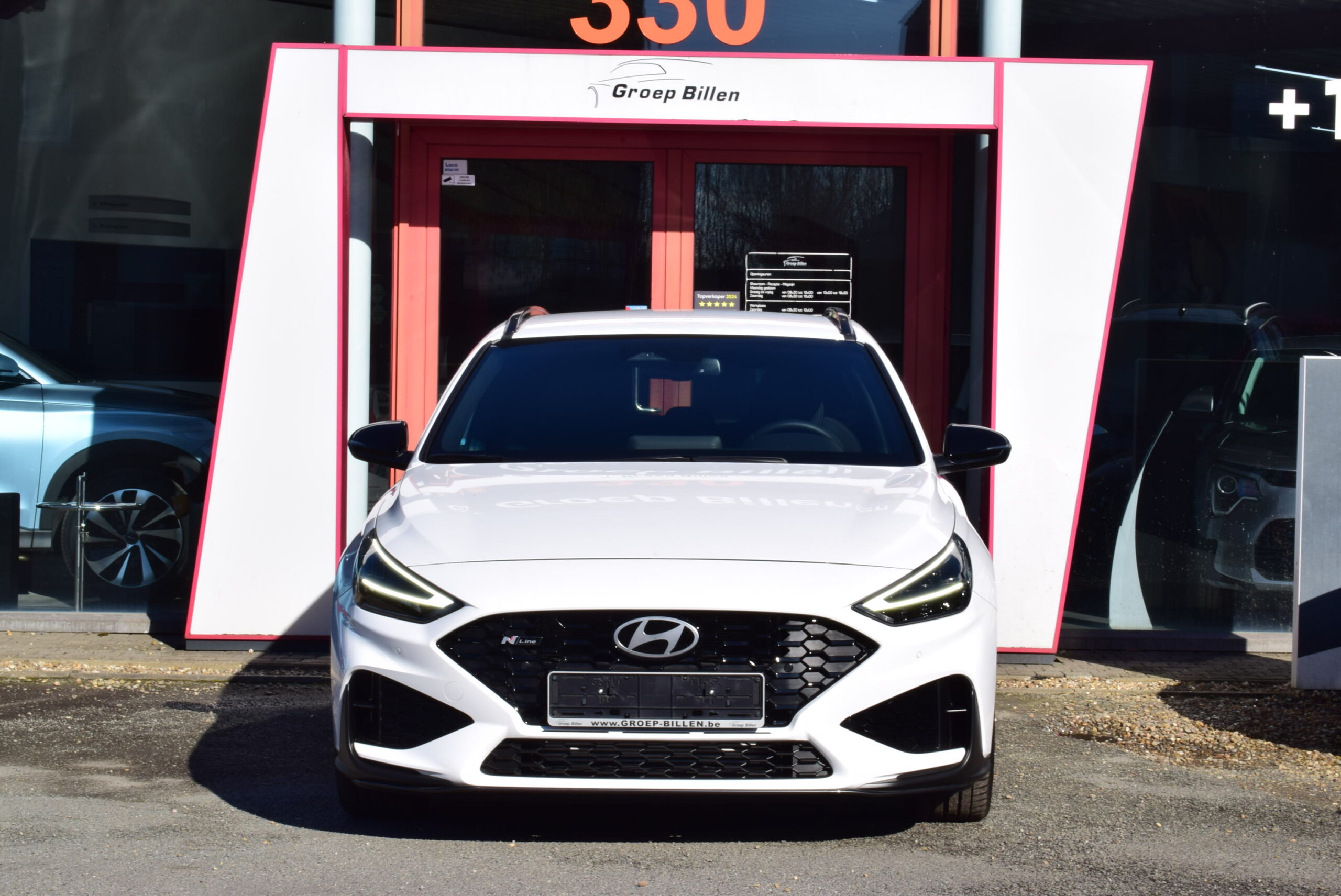 HYUNDAI i30 WAGEN N-LINE 1.5T-GDI 140pk aut. – NAVI – FULL LED – CAMERA – ZETELVERWARMING – 18″ ALU – NIEUW