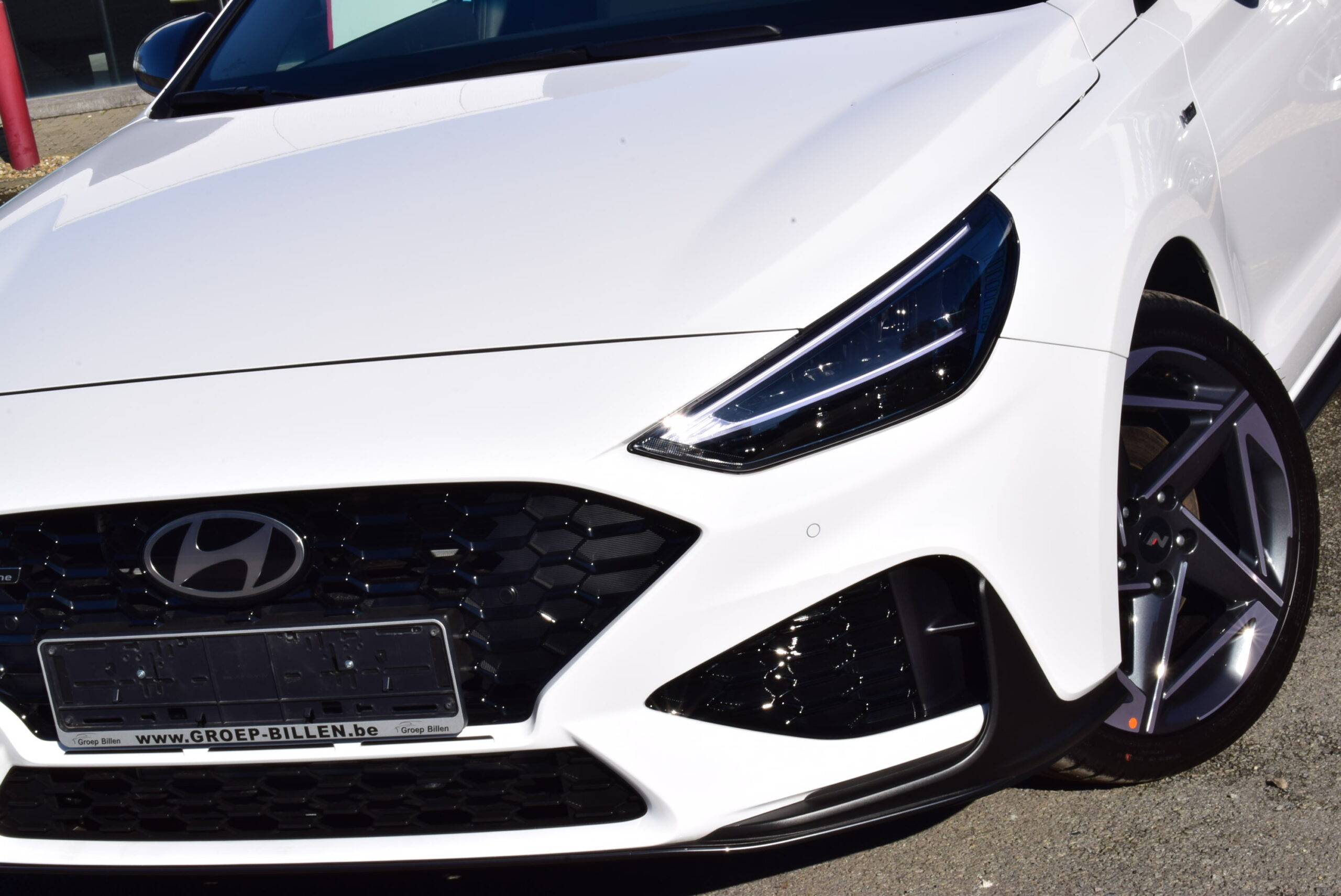 HYUNDAI i30 WAGEN N-LINE 1.5T-GDI 140pk aut. – NAVI – FULL LED – CAMERA – ZETELVERWARMING – 18″ ALU – NIEUW