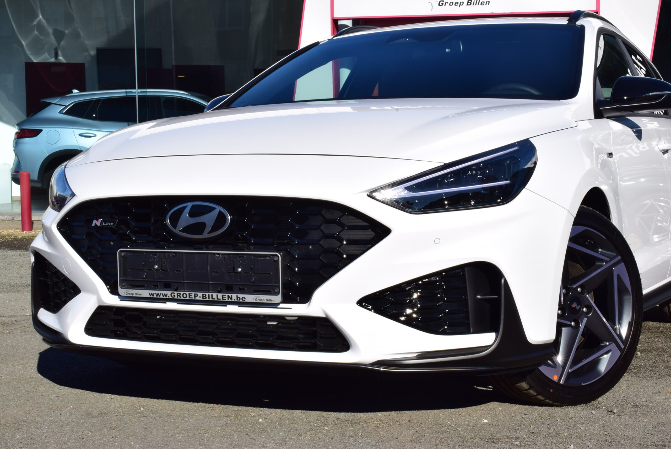 HYUNDAI i30 WAGEN N-LINE 1.5T-GDI 140pk aut. – NAVI – FULL LED – CAMERA – ZETELVERWARMING – 18″ ALU – NIEUW