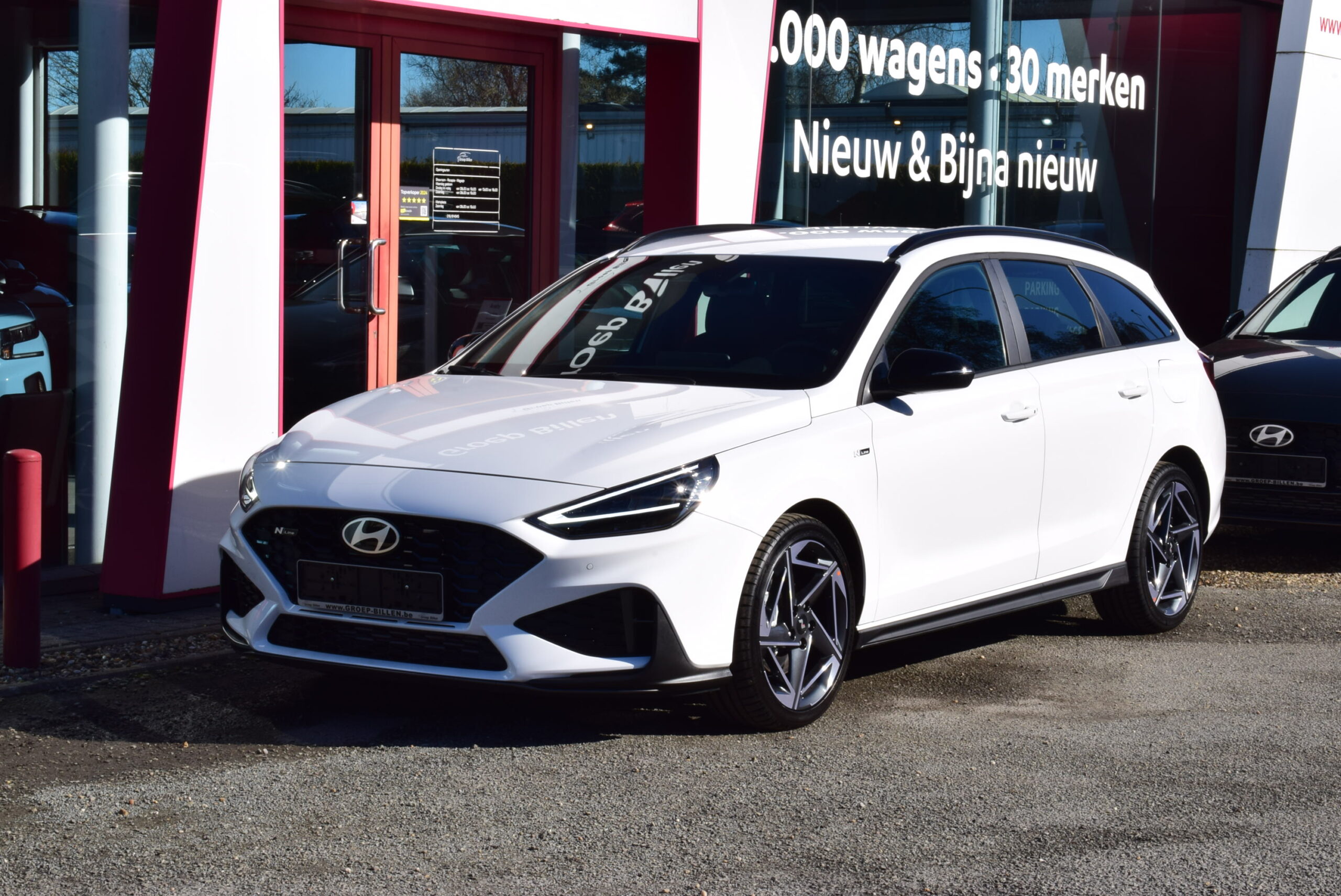 HYUNDAI i30 WAGEN N-LINE 1.5T-GDI 140pk aut. – NAVI – FULL LED – CAMERA – ZETELVERWARMING – 18″ ALU – NIEUW