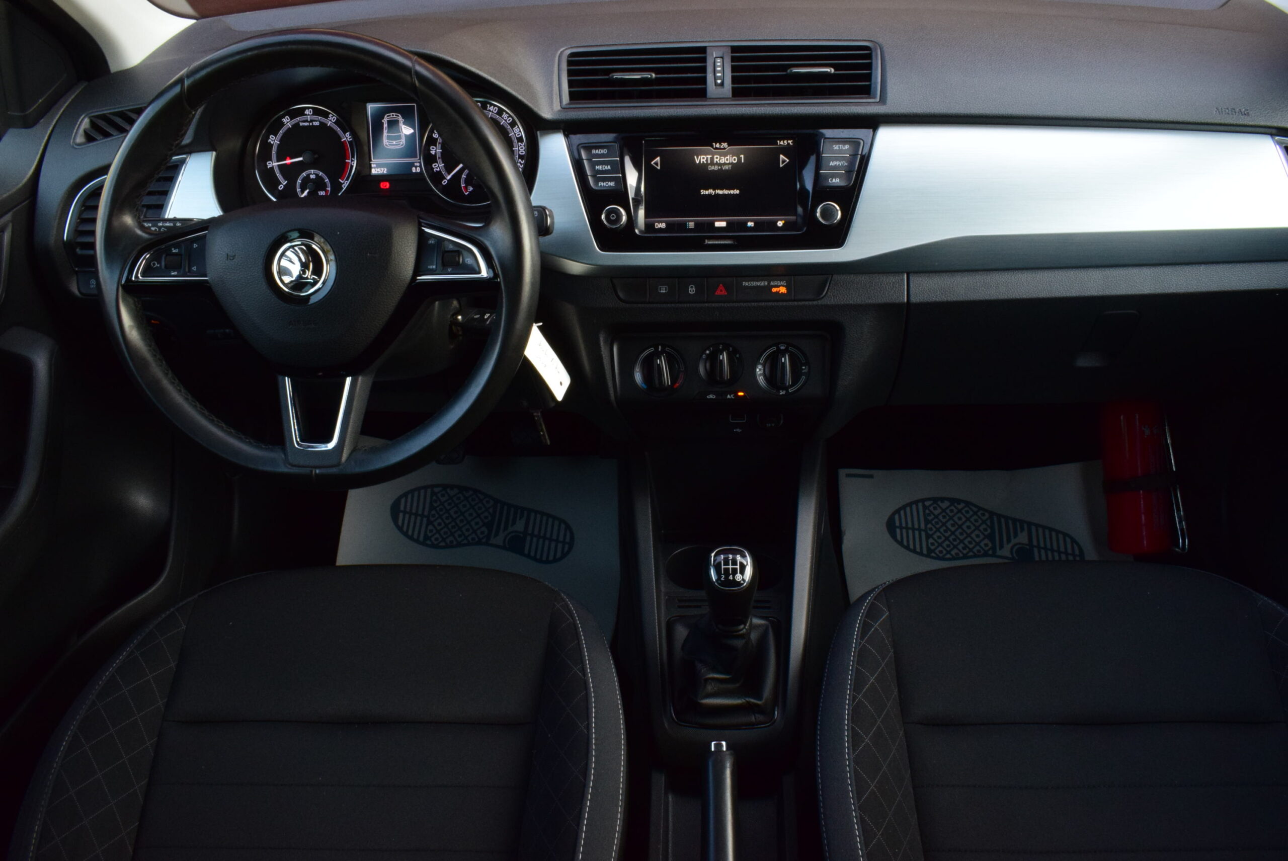 SKODA FABIA 1.0MPi 80pk – CARPLAY – PARKEERSENSOREN – ALU – 82.000km – GARANTIE – VERKOCHT