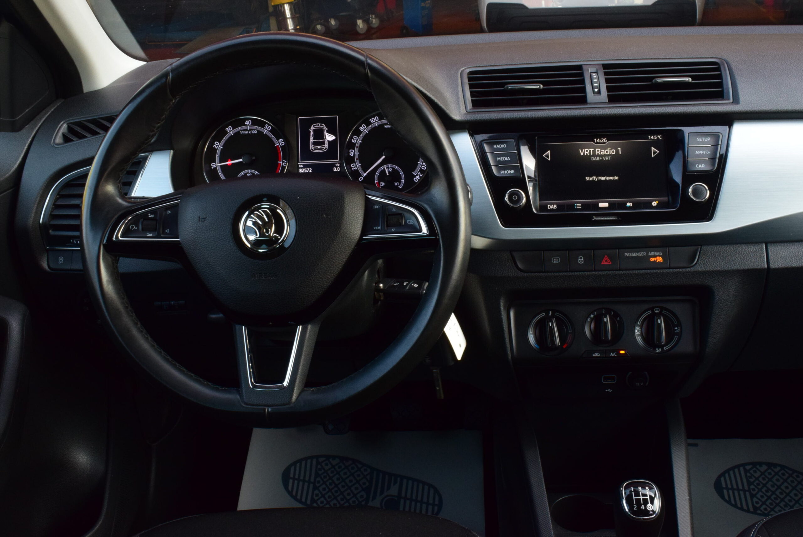 SKODA FABIA 1.0MPi 80pk – CARPLAY – PARKEERSENSOREN – ALU – 82.000km – GARANTIE – VERKOCHT