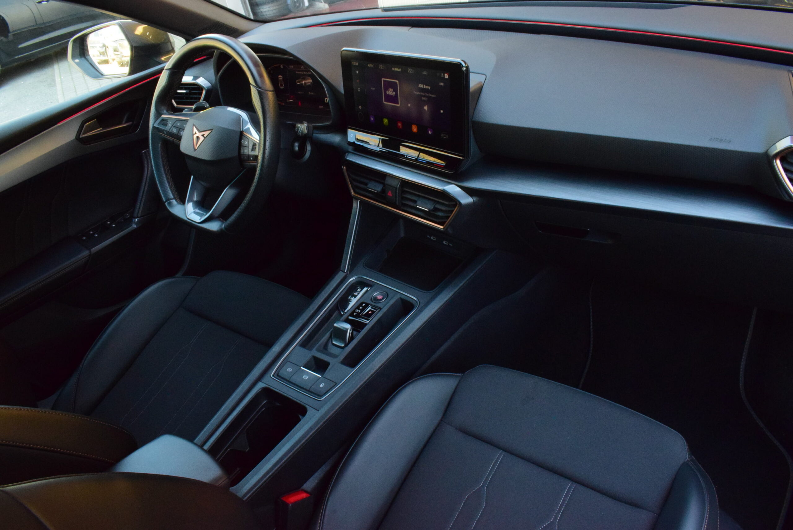 CUPRA LEON ST 1.5TSi MHEV aut. 1/2 LEDER – CARPLAY – CAMERA – 18″ ALU – 31.000km