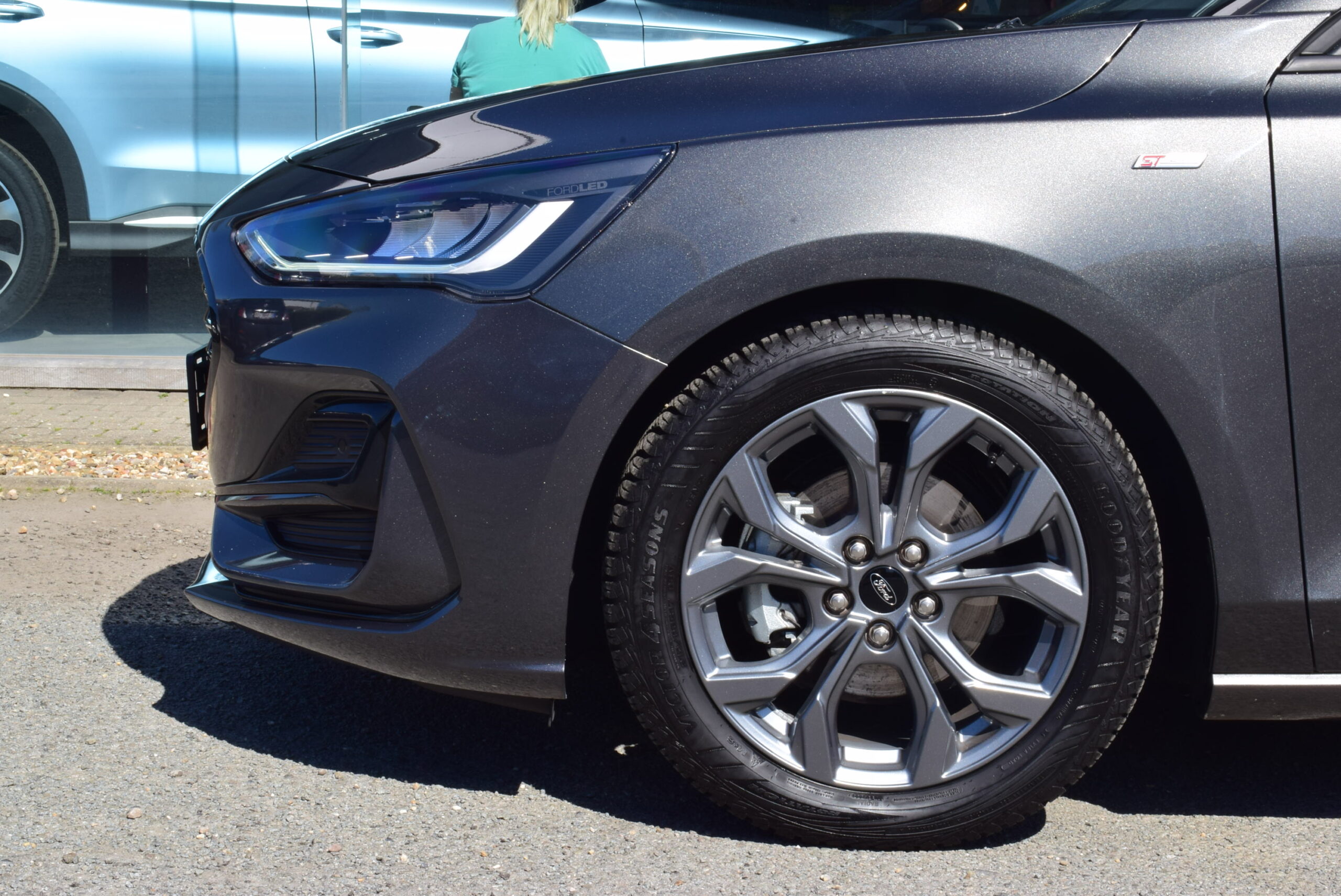 FORD FOCUS WAGEN ST-LINE – NAVI – LED – CARPLAY – PDC v/a – CAMERA – 20.000km – 24 MAANDEN GARANTIE