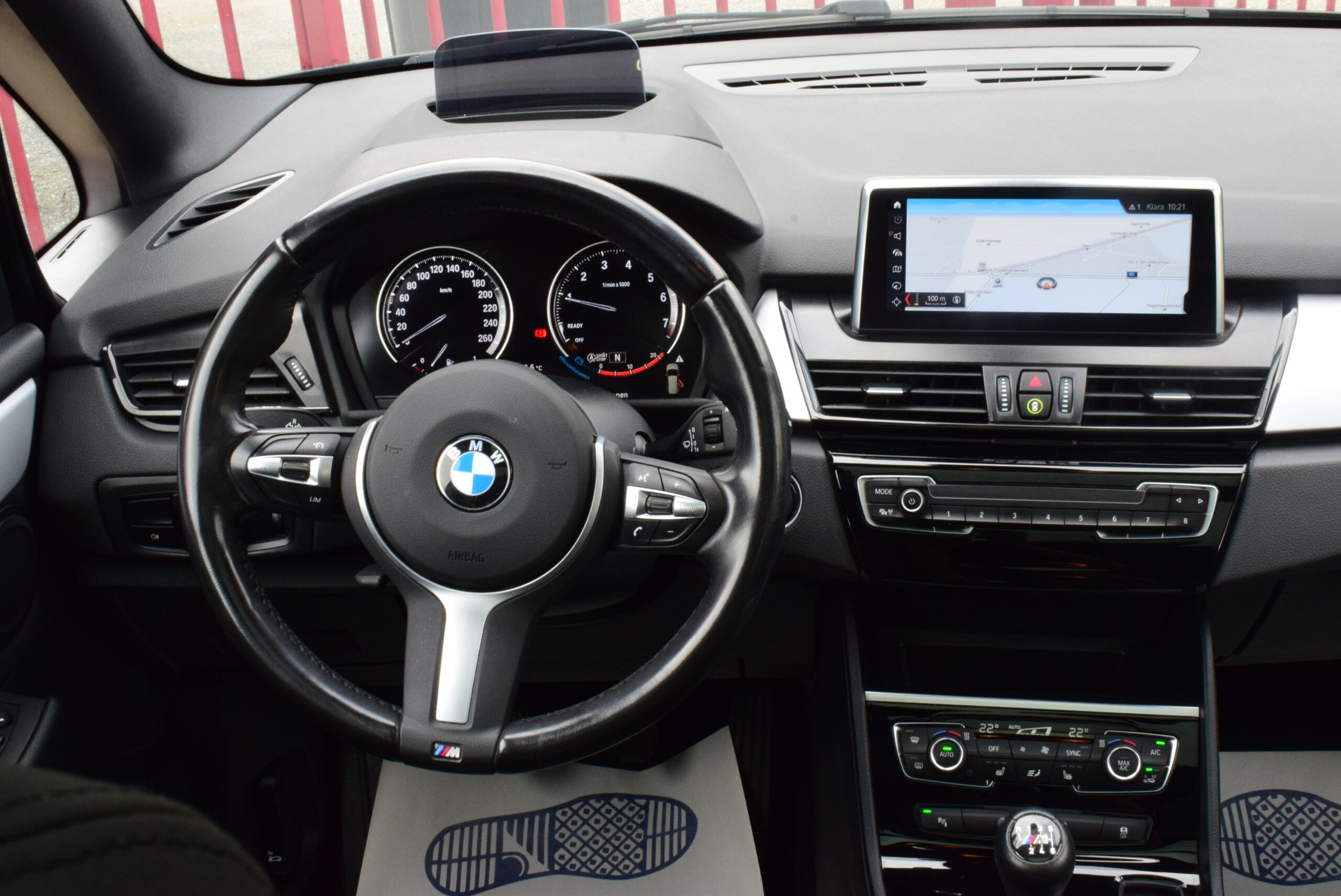 BMW 2 Gran Tourer – LEDER – NAVI – PANO DAK – CAMERA – HUD – 68.000km