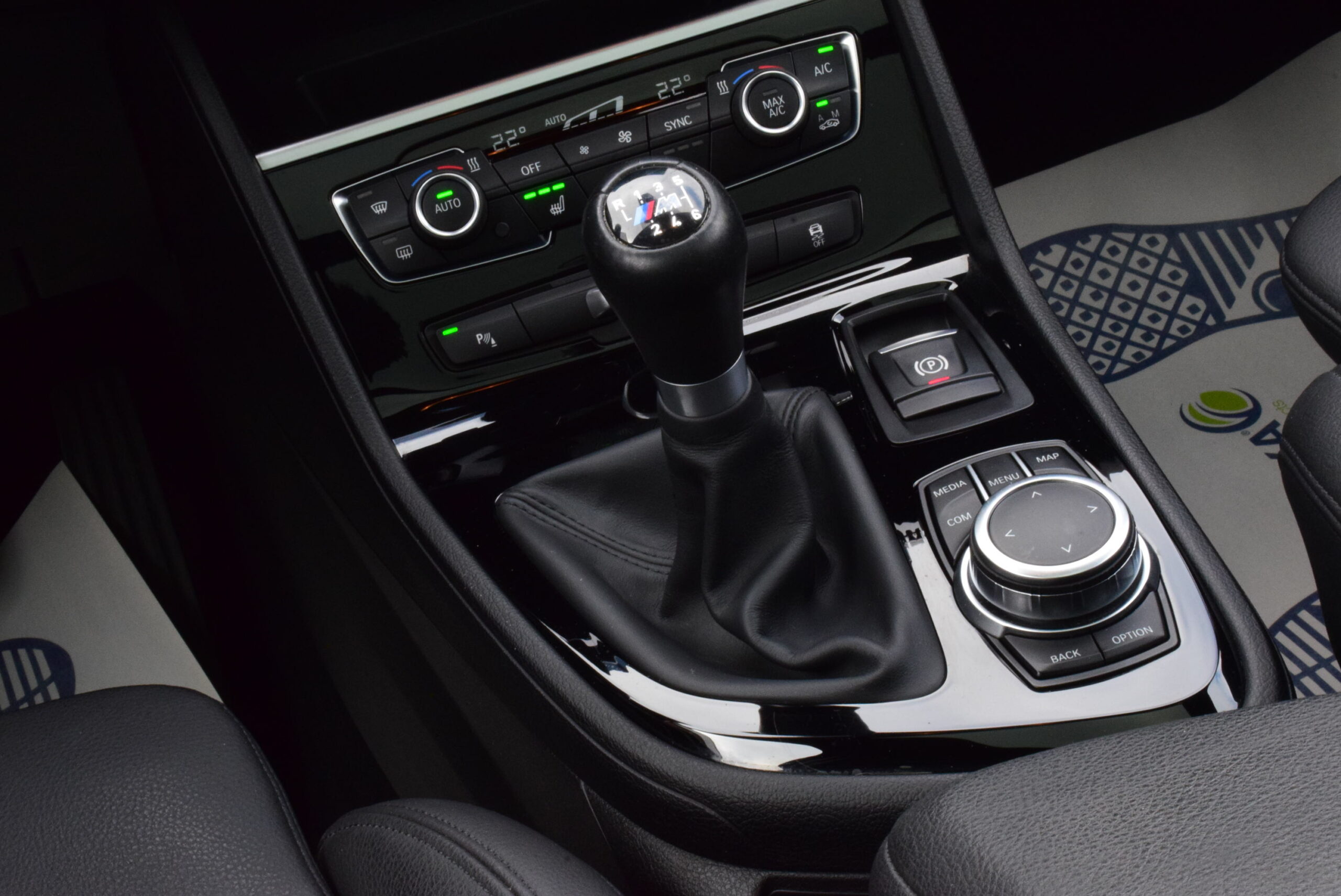 BMW 2 Gran Tourer – LEDER – NAVI – PANO DAK – CAMERA – HUD – 68.000km