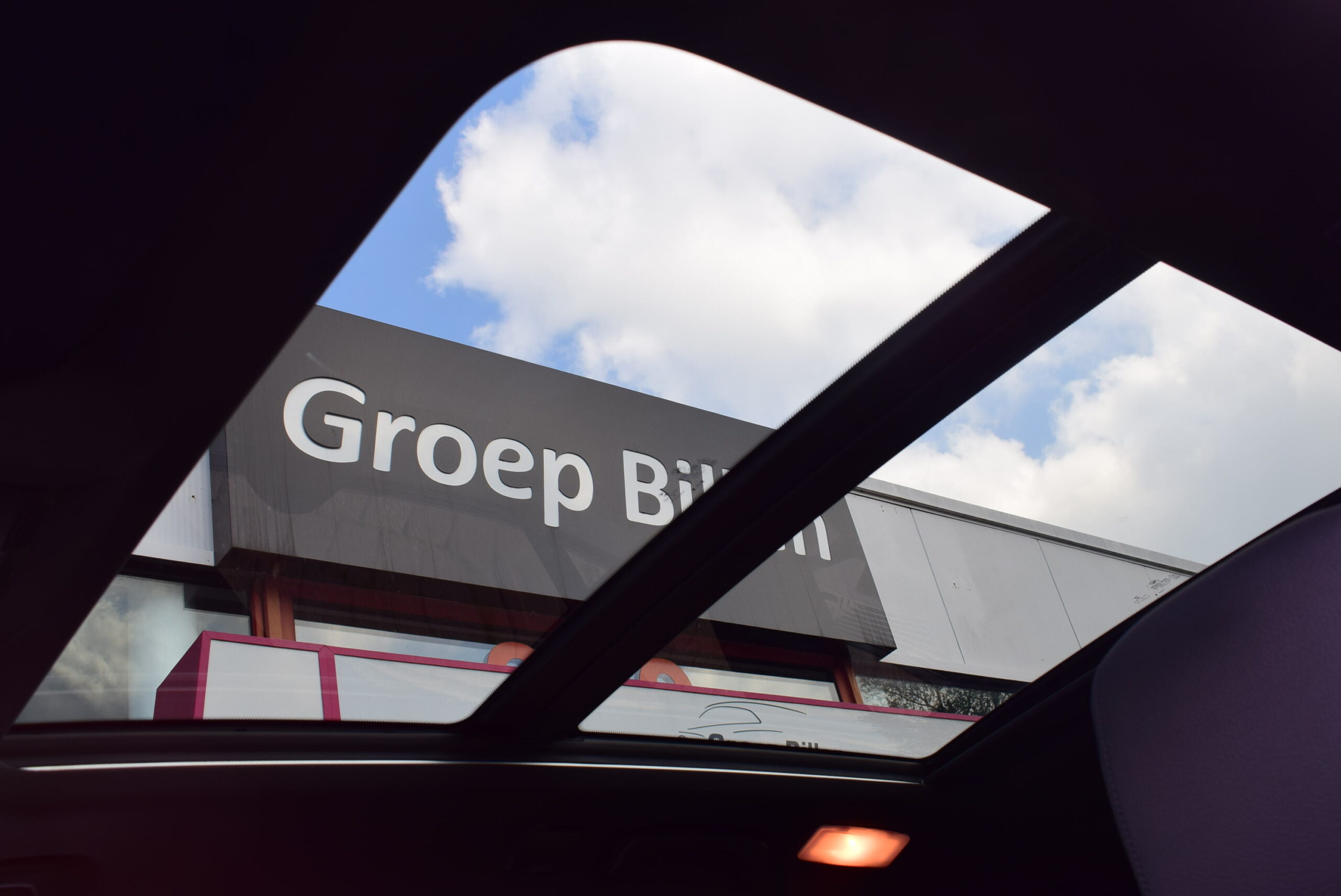 BMW 2 Gran Tourer – LEDER – NAVI – PANO DAK – CAMERA – HUD – 68.000km